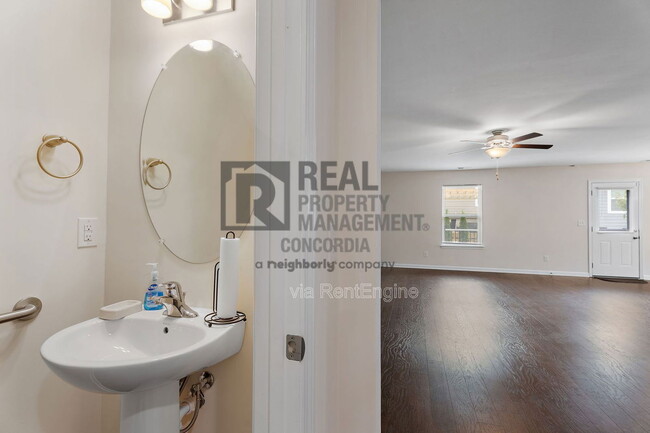 Building Photo - 317 Sportsman Dr