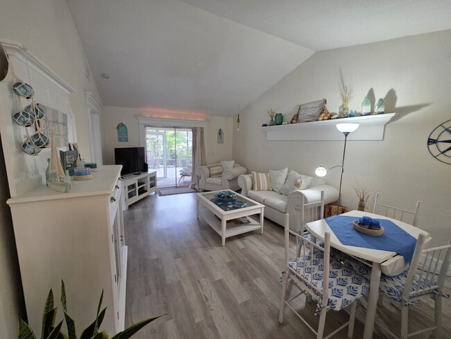 Building Photo - Updated full furnished 2/2 villa in great Safety Harbor location.