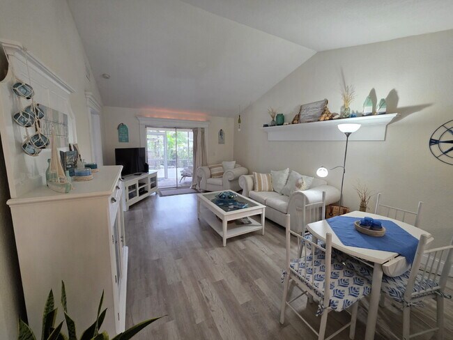 Foto del edificio - Updated full furnished 2/2 villa in great Safety Harbor location.