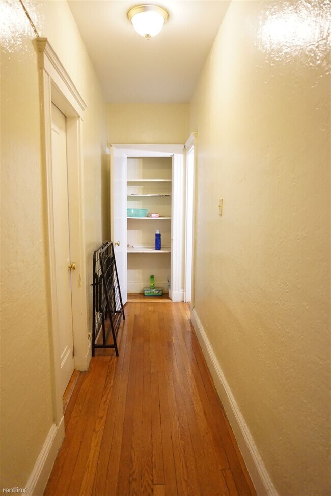 Building Photo - 1 br, 1 bath  - 51 Linden St 11