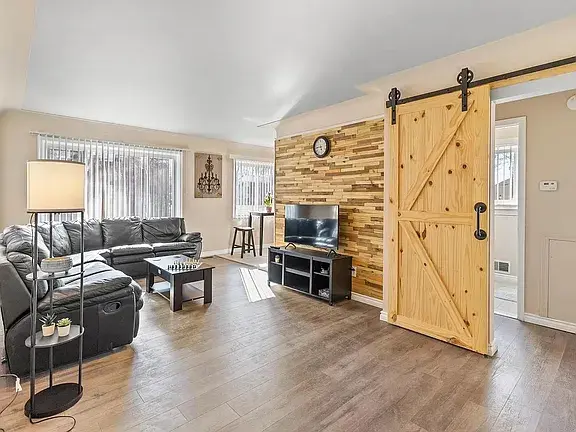 Foto principal - Clinton Township Apartments