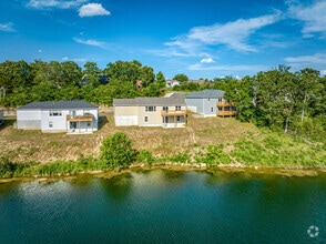 Building Photo - 204 E Sunset Cove Ln