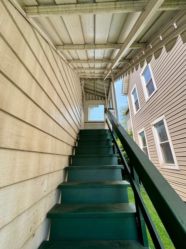 Building Photo - 227 5th Ave