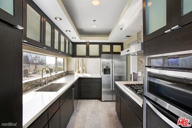 Building Photo - 2345 S Bentley Ave