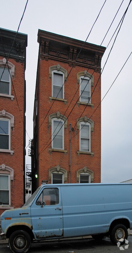 Building Photo - Karen Apartments