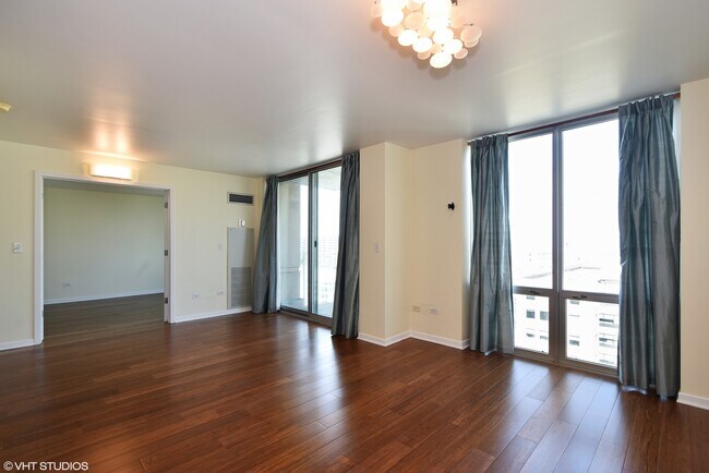 Foto del edificio - 1640 Maple Ave