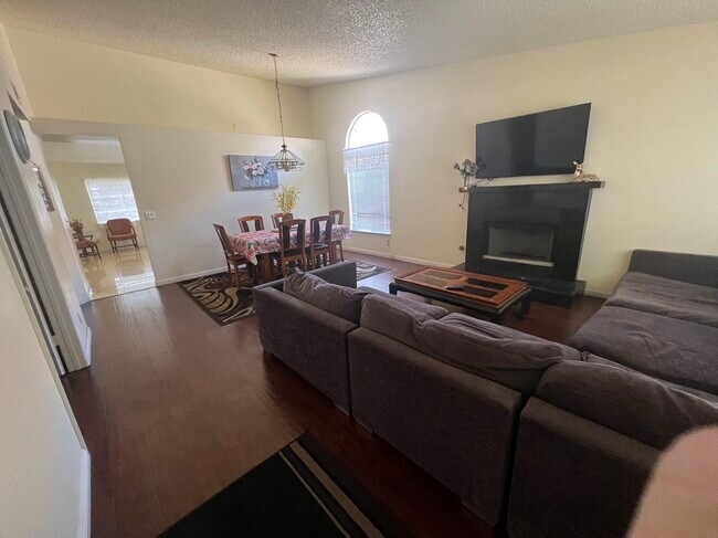 Building Photo - 3209 Bermuda Bay St