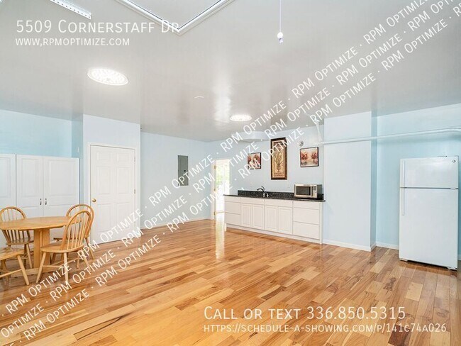 Foto del edificio - 5509 Cornerstaff Dr