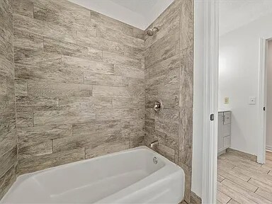 Building Photo - 301 NE Sunnybrook Dr