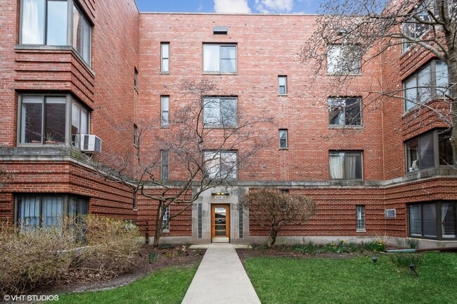 Building Photo - 1224 W Chase Ave
