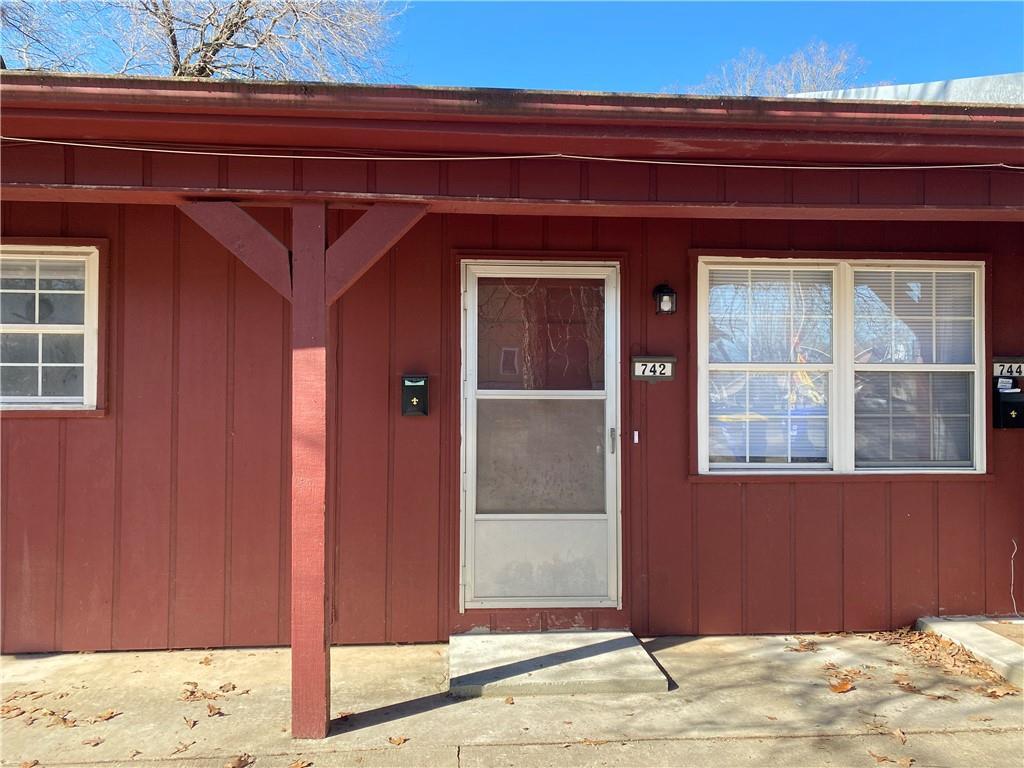 742 N 6th St, Rogers, AR 72756 Room for Rent in Rogers, AR