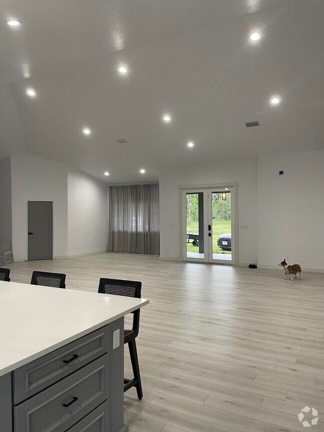 St. Lucie Gardens Apartments for Rent with Extra Storage Port Saint