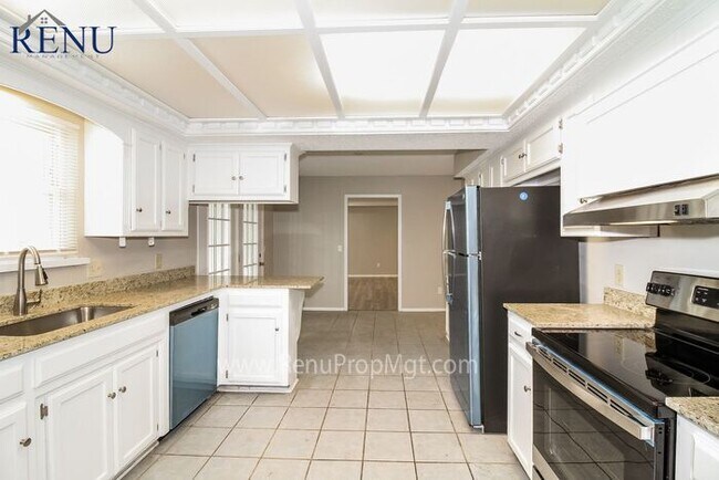 Building Photo - Available Now! 3 Beds & 2 Baths!