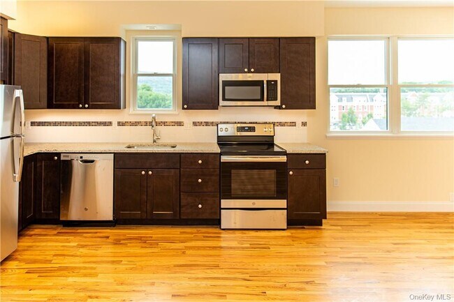 Foto del edificio - 23 E Main St