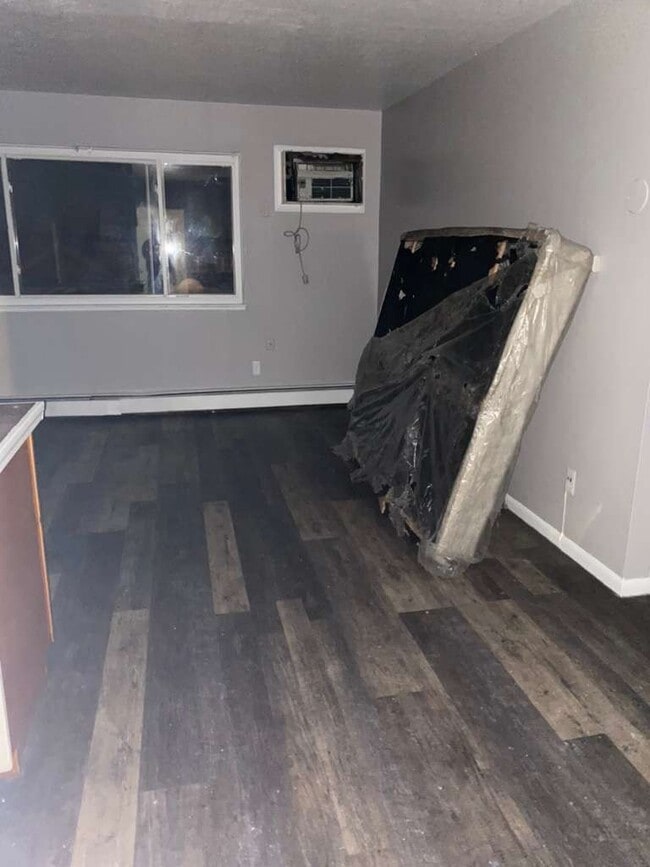 Building Photo - 1885 N Taylor Rd