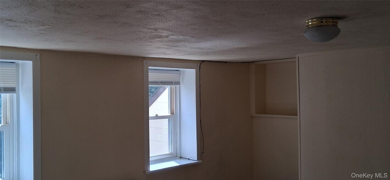 Building Photo - 66 Monsey Heights Rd