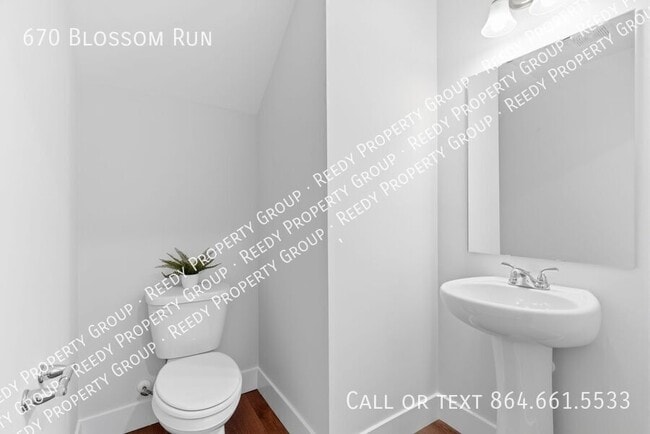 Foto del edificio - 670 Blossom Run