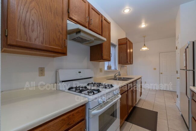 Building Photo - 4894 Hopkins Pl