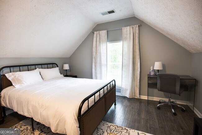 Foto del edificio - 7151 Springchase Way