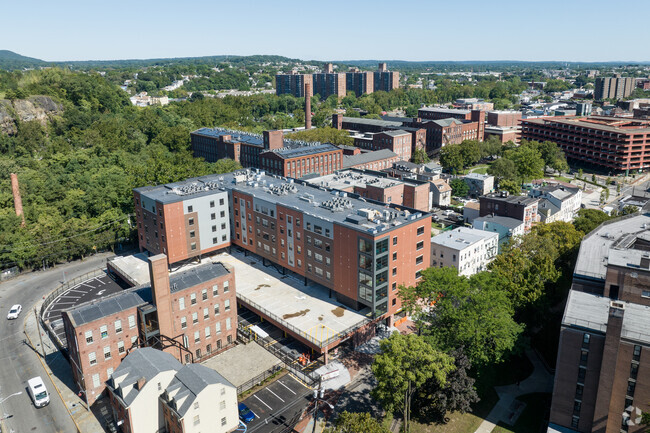 Exterior Building - Mill Street Square - 3318