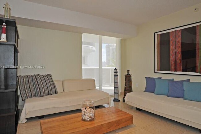 Building Photo - 16711 Collins Ave