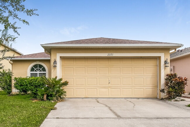 Building Photo - 2221 Heathwood Cir