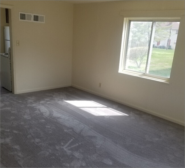 Colonial Manor Apartments Apartments Evansville, IN