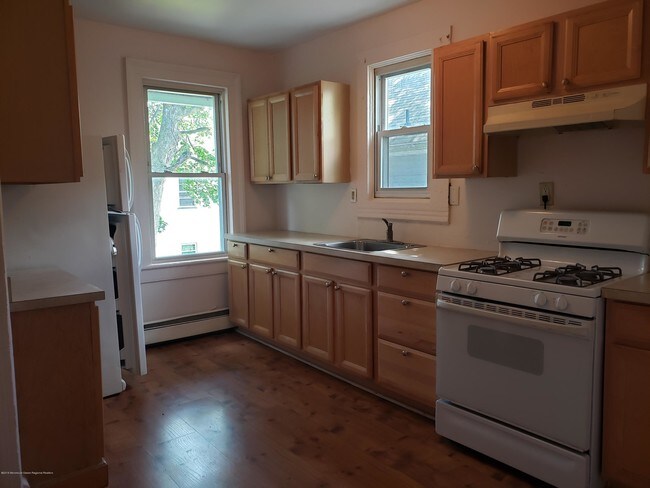Building Photo - 930 Bangs Ave