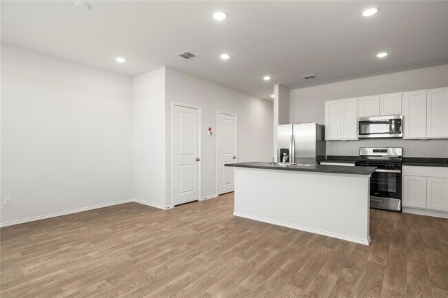 Building Photo - 119 Kendall Ln