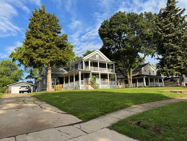 Foto del edificio - 10907 N Woodstock St