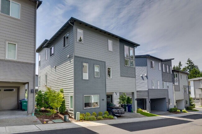 Foto del edificio - Modern Luxury Living in the Heart of Kirkland- Available for RENT August 15th