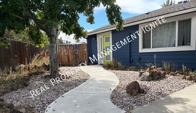 Building Photo - 2087 NE Mistletoe Ct