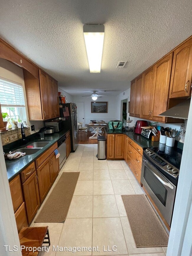 Building Photo - 3 br, 2 bath House - 105 Arapaho Court