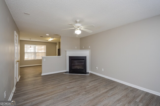 Building Photo - 325 Coral Cir