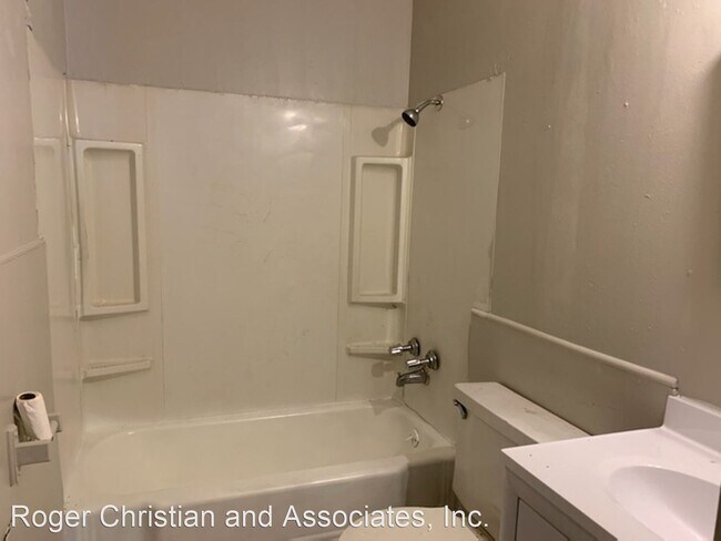 Building Photo - 4 br, 1 bath House - 245 W. 71st Street