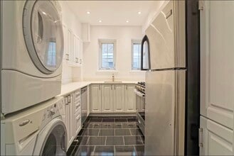 Building Photo - 4650 Av Bonavista