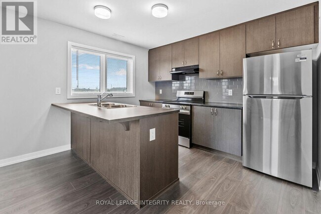 Photo du bâtiment - 871 Décoeur Dr.