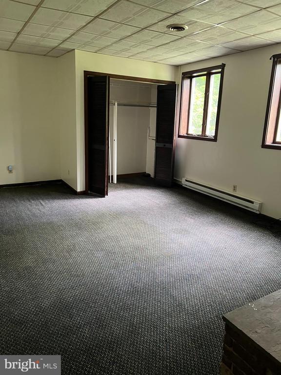 Foto del edificio - 392 River Rd