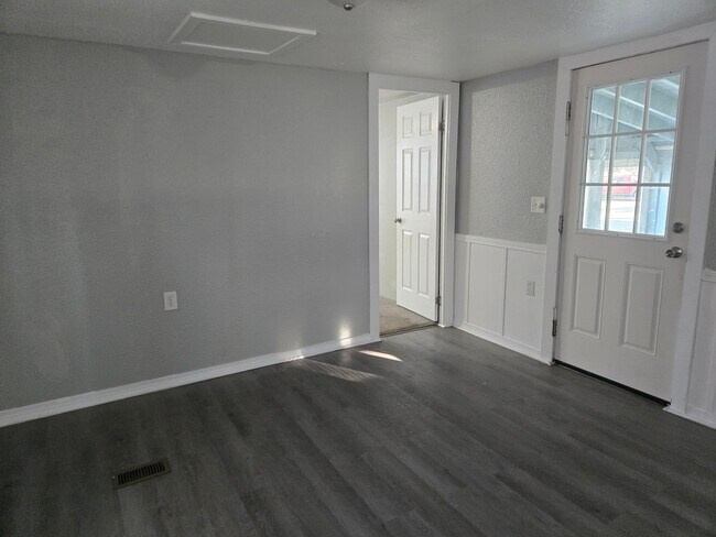 Foto del edificio - 35312 N Newport Hwy