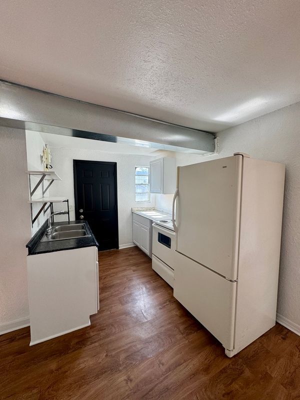 Foto del edificio - 929 W 27th St