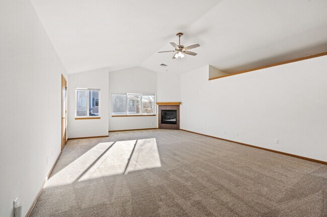 Foto del edificio - Harper Court Townhomes