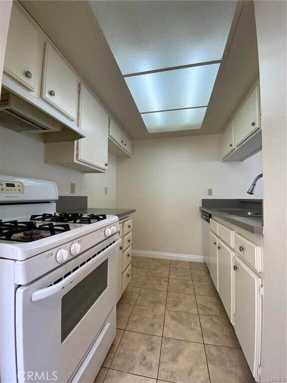 Building Photo - 14853 Mulberry Dr