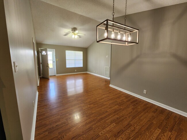 Building Photo - 157 Oak Tree Dr