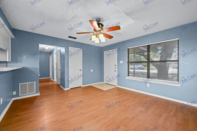 Building Photo - Comfortable 3/2 Home in Midlothian TX!