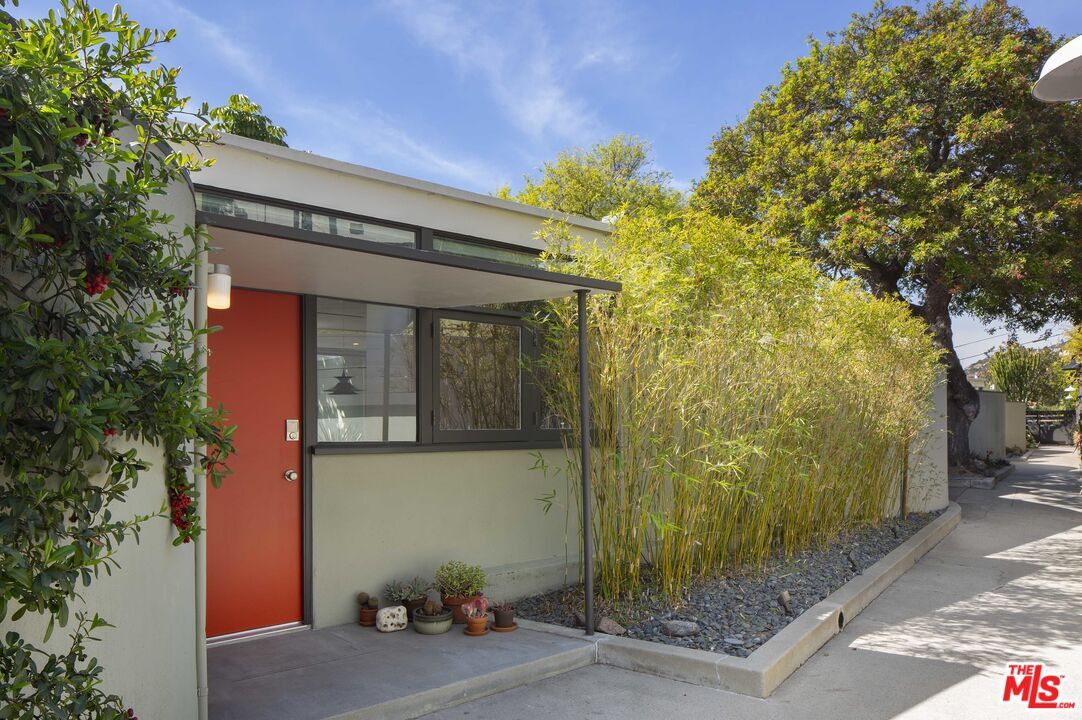 Foto principal - 2845 1/2 Avenel St