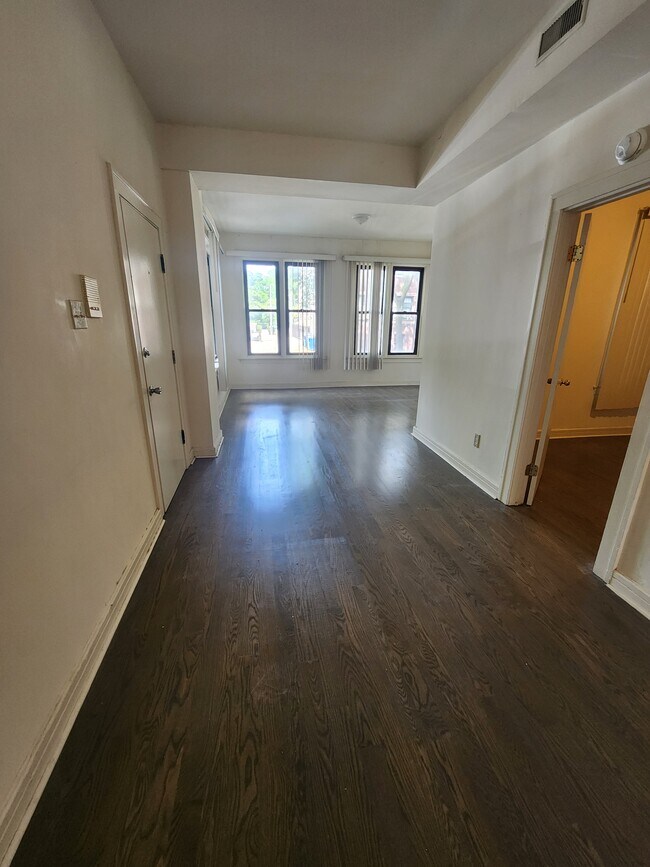 Foto del edificio - 5311 S Maryland Ave