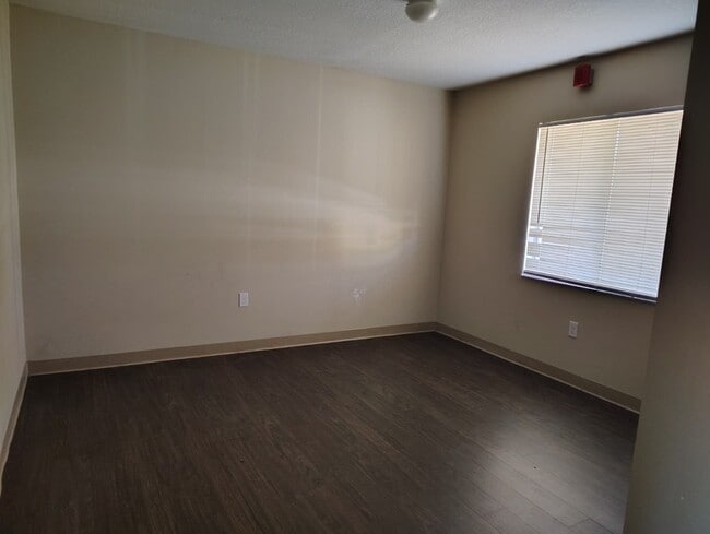 Foto del edificio - 550 S John Young Pkwy