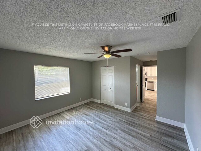 Building Photo - 6206 Wauconda Way W
