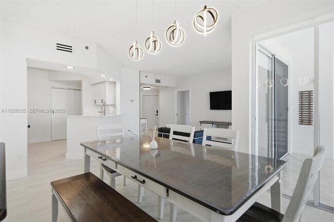 Foto del edificio - 3255 NE 184th St