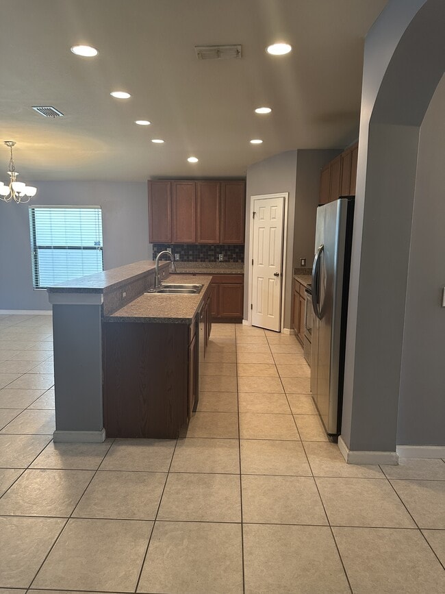 Foto del edificio - 464 Dryden Cir